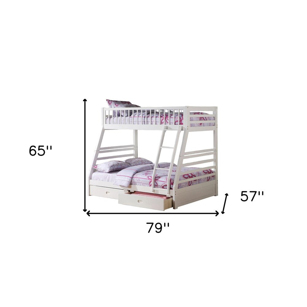 Litera de madera blanca con espacio de almacenamiento, dos camas individuales sobre una cama matrimonial