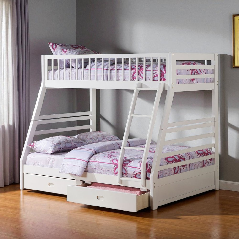 Litera de madera blanca con espacio de almacenamiento, dos camas individuales sobre una cama matrimonial