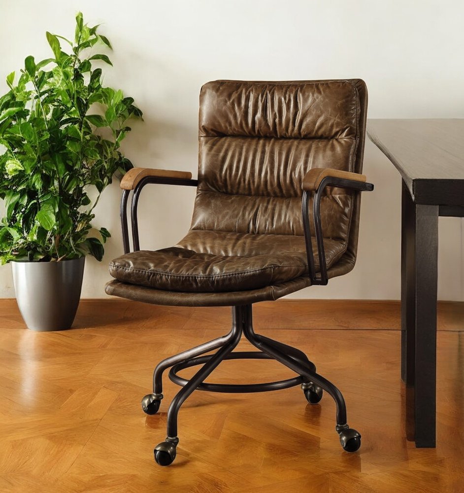 Silla de oficina ejecutiva giratoria de cuero color café y marrón oscuro