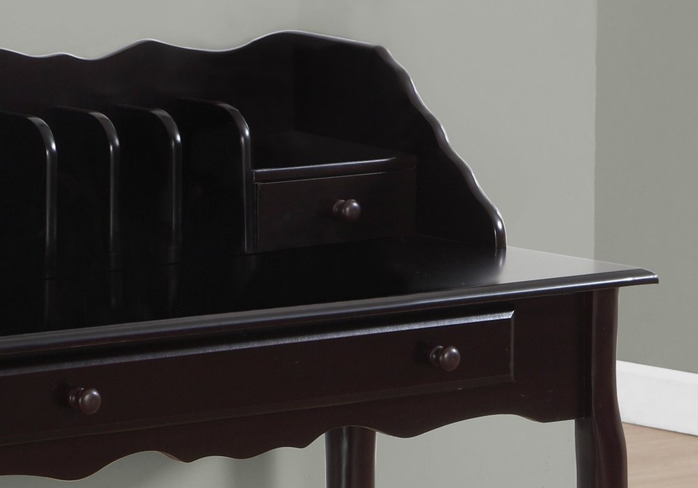 Escritorio para computadora de madera maciza marrón oscuro de 18" con tres cajones