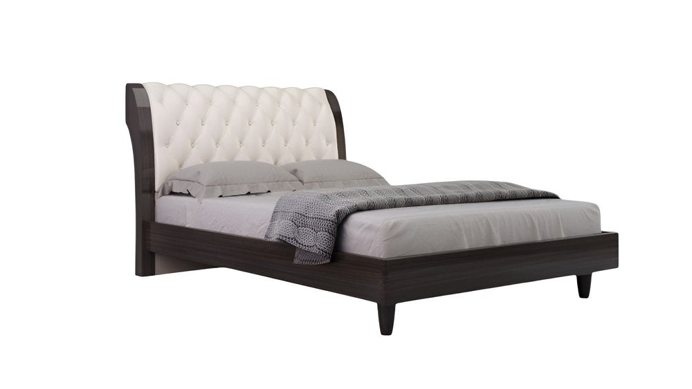 Juego de dormitorio de cuatro piezas en madera maciza y manufacturada beige con espejo
