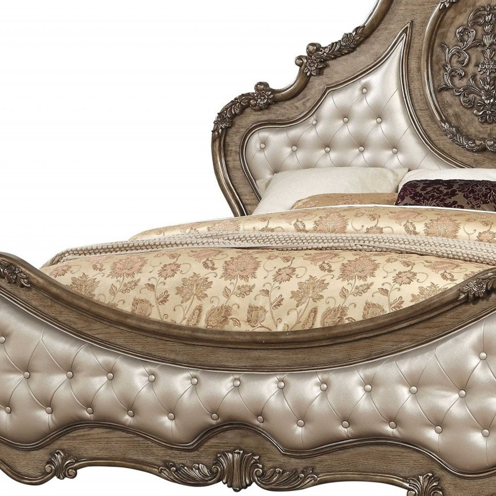 Cama Queen con capitoné de piel sintética tapizada en bronce y ribete de tachuelas