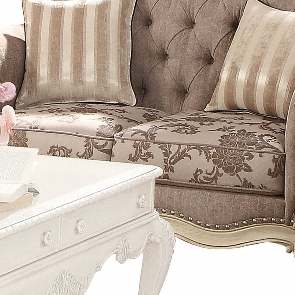 Loveseat Chesterfield de 69" con cojines decorativos en gris y blanco roto