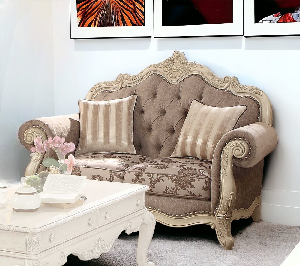 Loveseat Chesterfield de 69" con cojines decorativos en gris y blanco roto