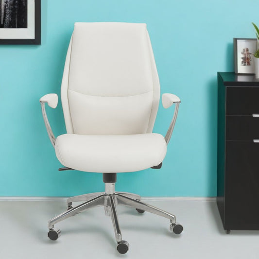 Silla de oficina ejecutiva giratoria ajustable de cuero sintético, color blanco y plateado