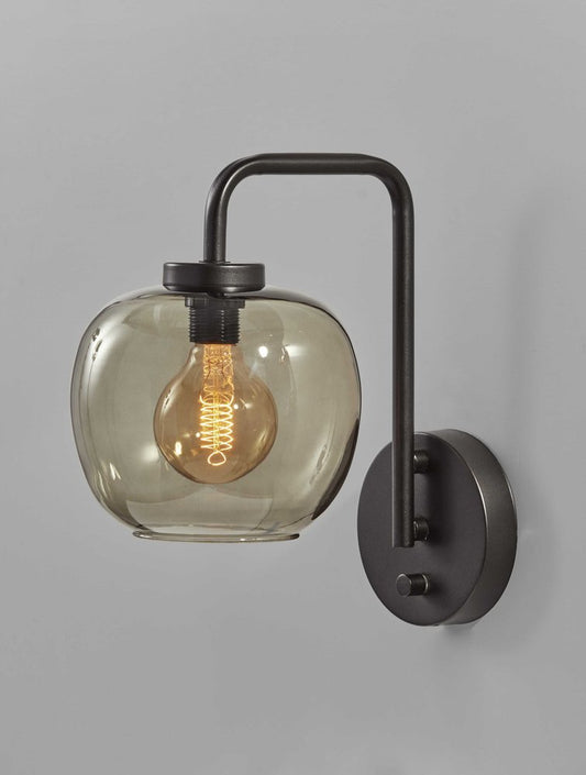 Pantalla de globo de vidrio ahumado con bombilla Edison vintage y lámpara de pared de metal negro mate