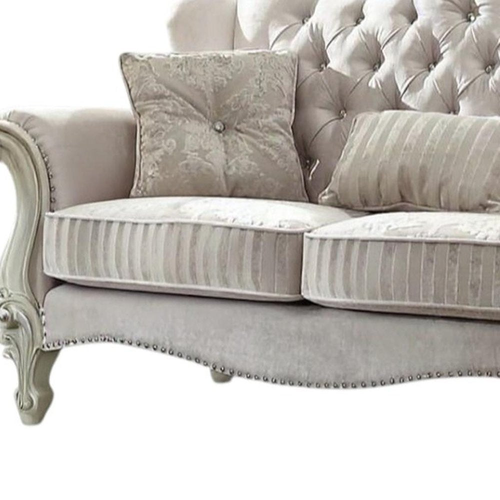Loveseat curvo de piel sintética color hueso y dorado de 70"