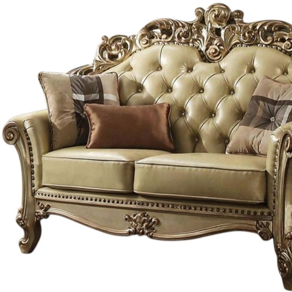Loveseat curvo de piel sintética color hueso y dorado de 70"