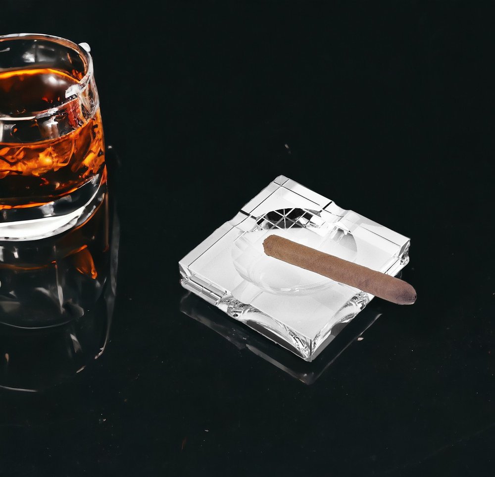 Cenicero cuadrado de cristal transparente de 5"