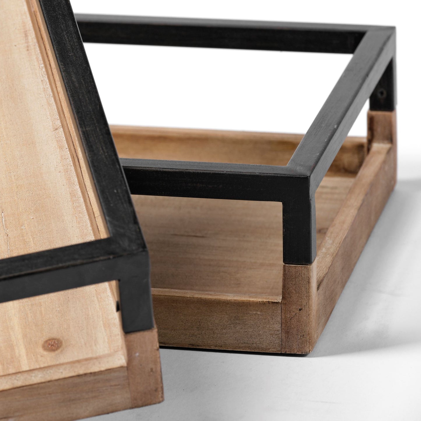 Juego de dos bandejas de madera marrón para interior y exterior con asas