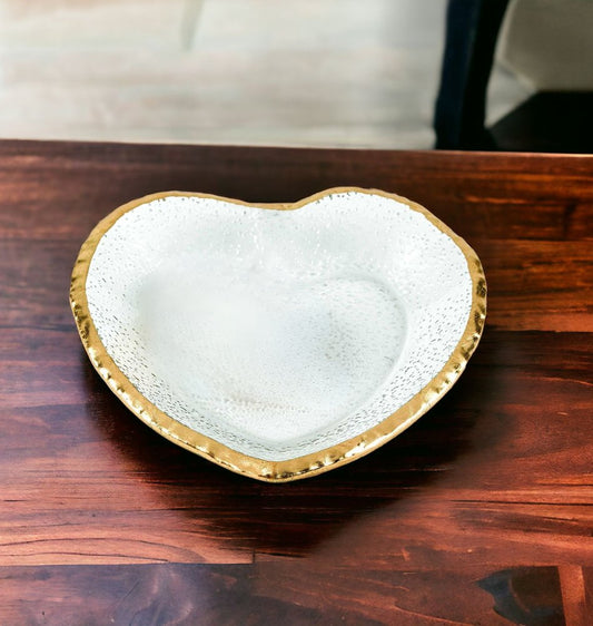 Plato de corazón de vidrio soplado con semillas de 8" con borde dorado