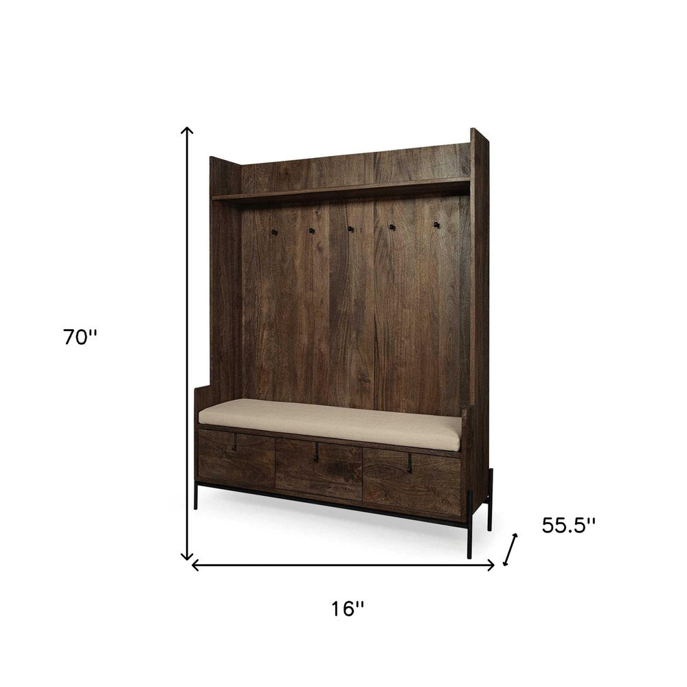 Perchero de madera color marrón crema con asiento forrado en tela y almacenamiento