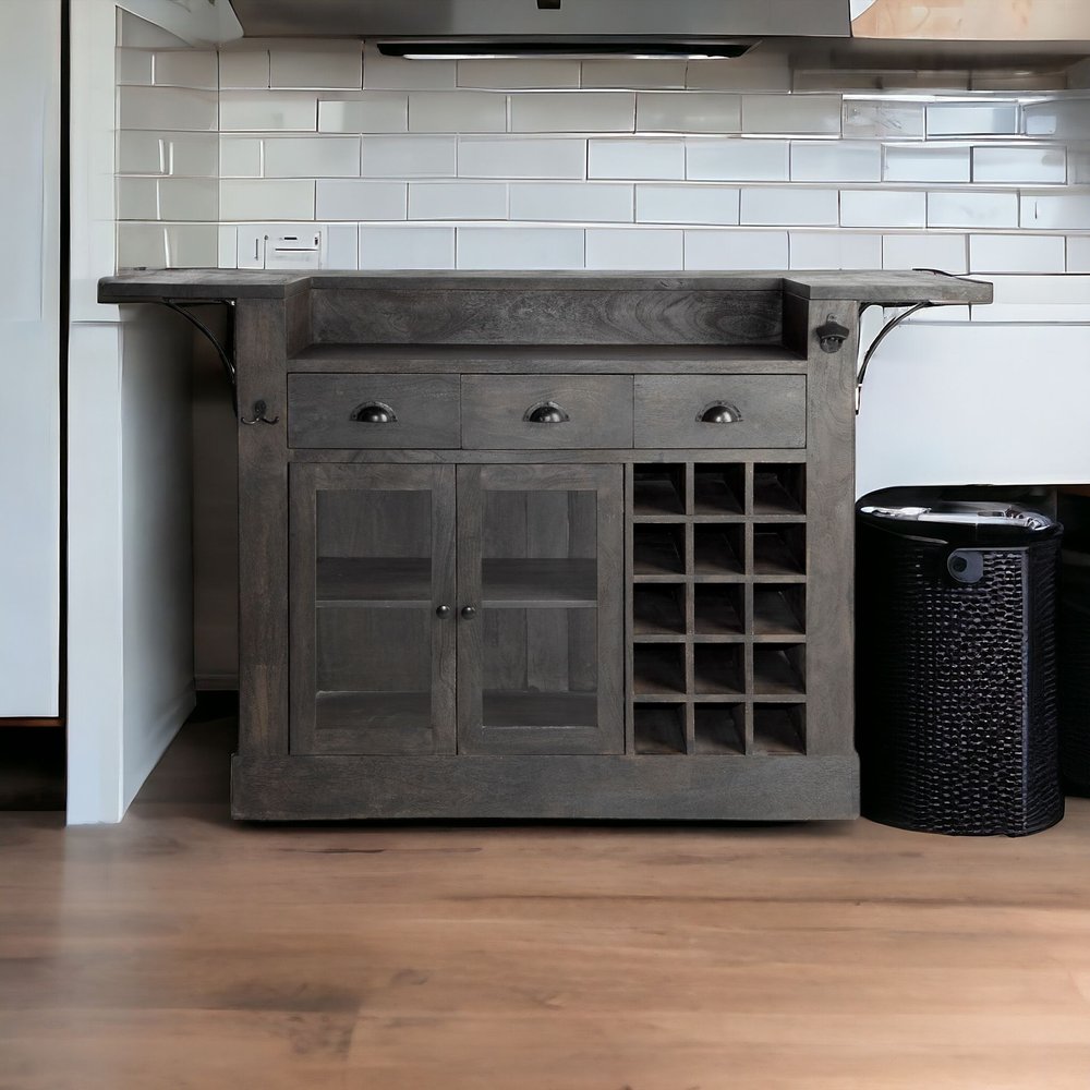 Isla de cocina de madera maciza gris con almacenamiento para botellas de vino