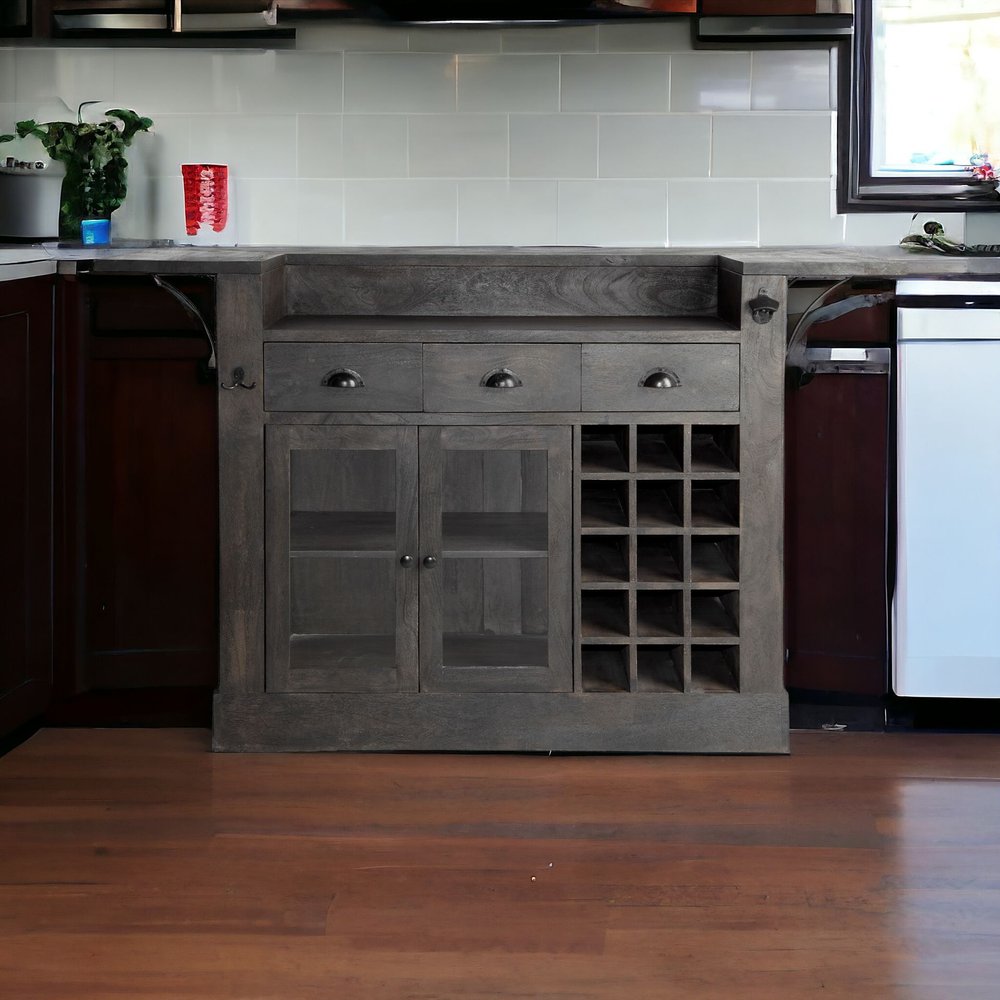 Isla de cocina de madera maciza gris con almacenamiento para botellas de vino