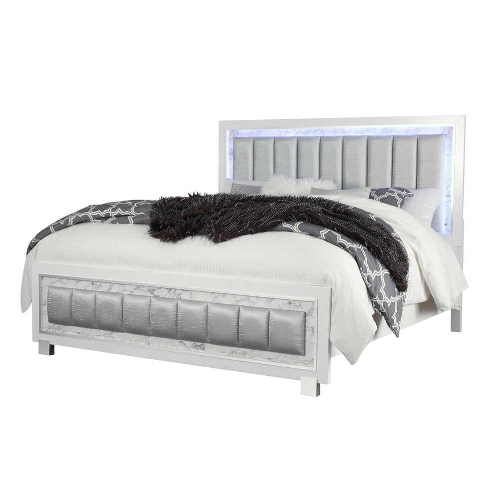 Moderna y lujosa cama Queen blanca con cabecera acolchada e iluminación LED