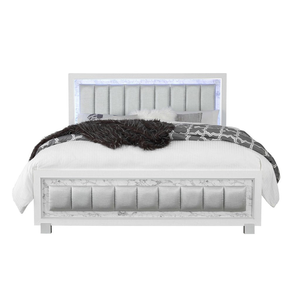 Moderna y lujosa cama Queen blanca con cabecera acolchada e iluminación LED