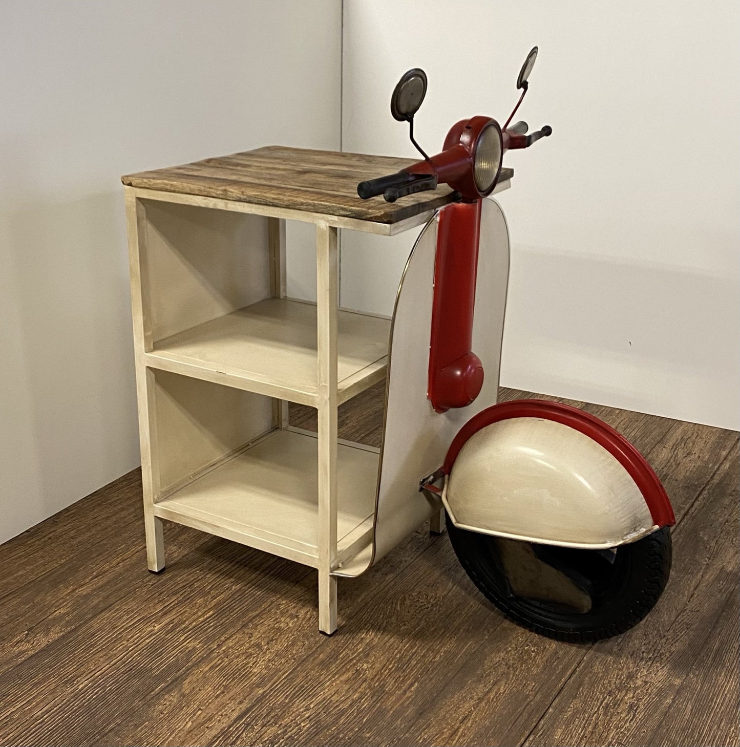 Mueble para scooter rústico en color rojo y vainilla