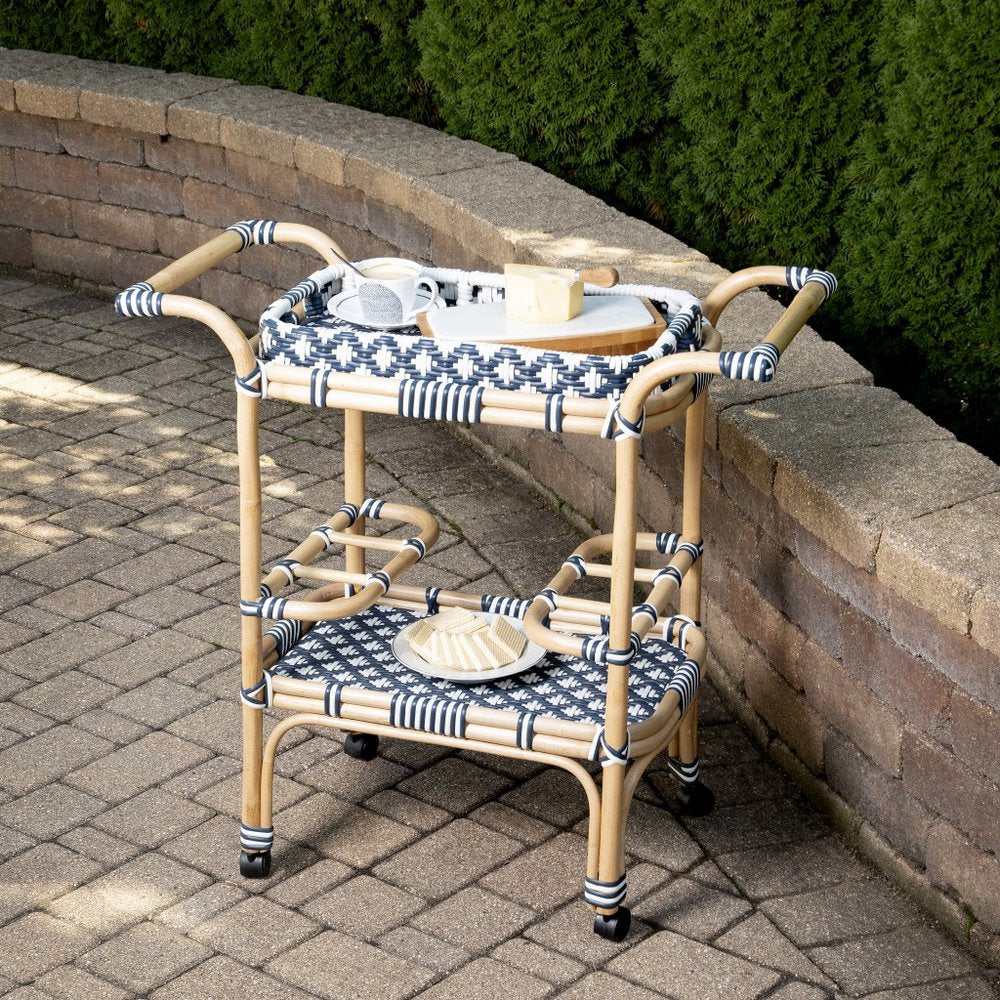 Carrito de bar con ruedas de ratán azul marino, blanco y natural de 35"