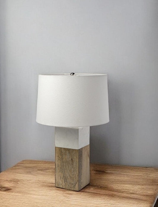 Lámpara de mesa o escritorio de mármol blanco y bloque de madera natural