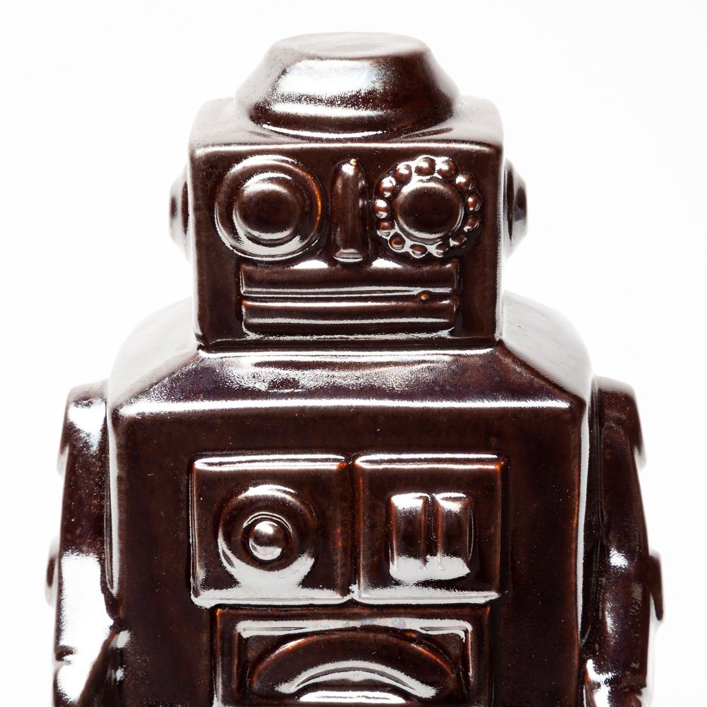 Escultura de metal plateado de 7" con forma de robot