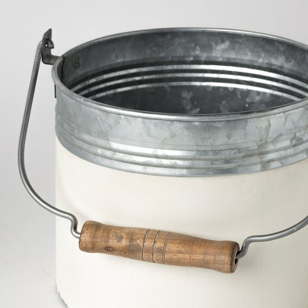 Juego de tres latas de almacenamiento rústicas de metal blanco
