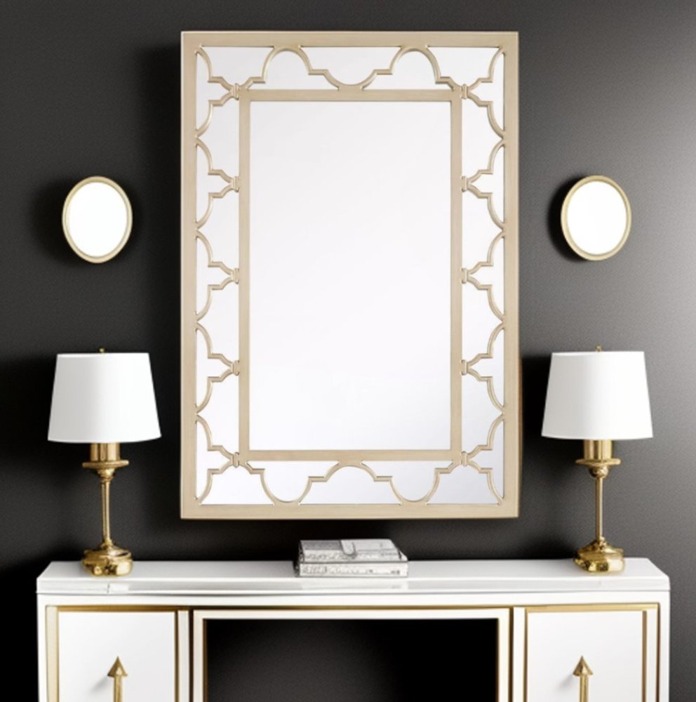 Espejo decorativo con marco de metal color champán de 44"