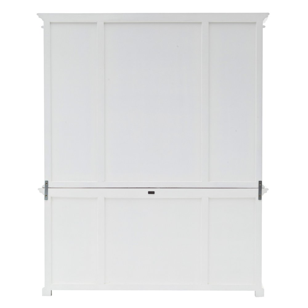 Librería de madera blanca de 87" con puertas de vidrio, cajones y cestas.