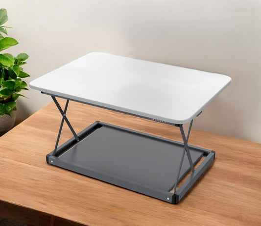 Convertidor de escritorio de pie ajustable de acero inoxidable blanco y plateado de 20"