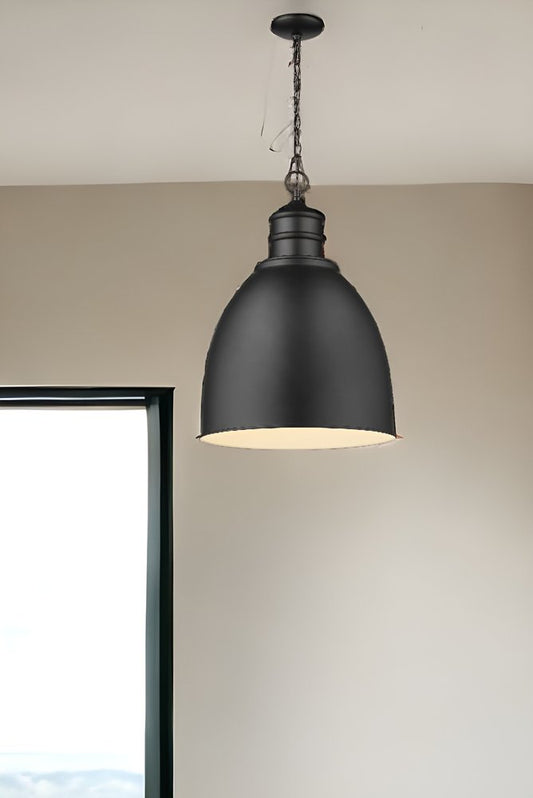 Lámpara colgante Colby de una luz en negro mate con pantalla interior en blanco brillante