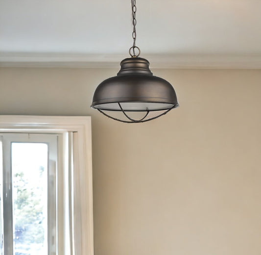 Lámpara colgante Ansen de una luz en bronce aceitado con pantalla interior blanca brillante