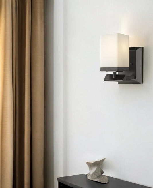Aplique de pared de vidrio esmerilado de bronce de una luz