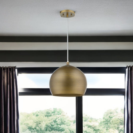 Lámpara colgante Latitude de una luz, pintada a mano, de oro antiguo con pantalla interior dorada