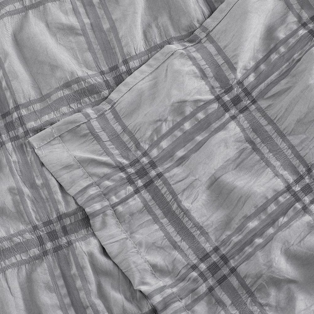Cortina de ducha arrugada con rayas modernas en gris