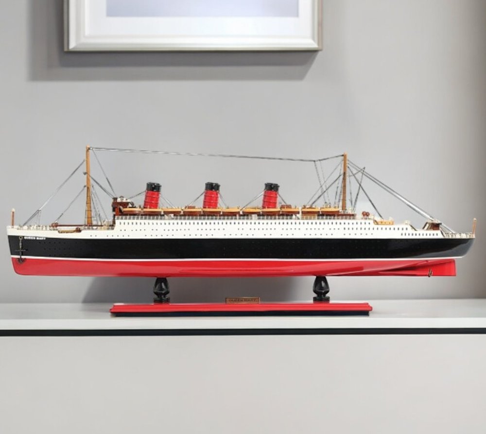 Barco modelo RMS Queen Mary de 5" de madera maciza pintada a mano en negro y rojo