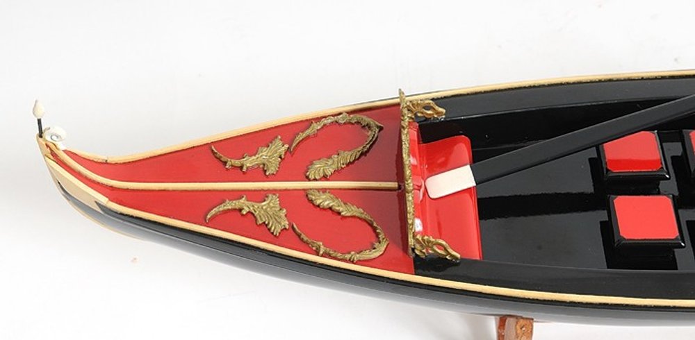 Góndola veneciana negra y roja de 8" pintada a mano, decorativa.