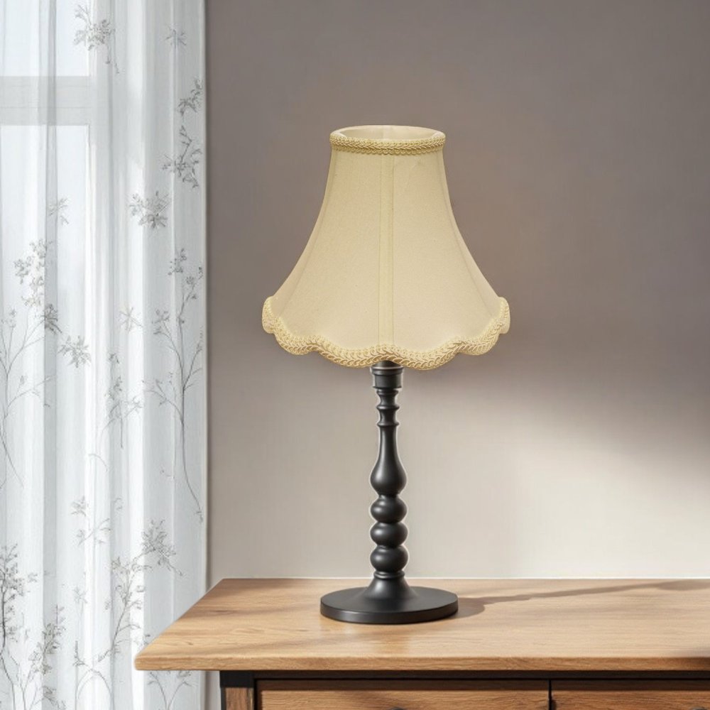 Pantalla de lámpara Shantung de 8" con festón inclinado en color marfil y campana Monay