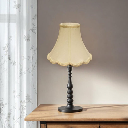 Pantalla de lámpara Shantung de 8" con festón inclinado en color marfil y campana Monay
