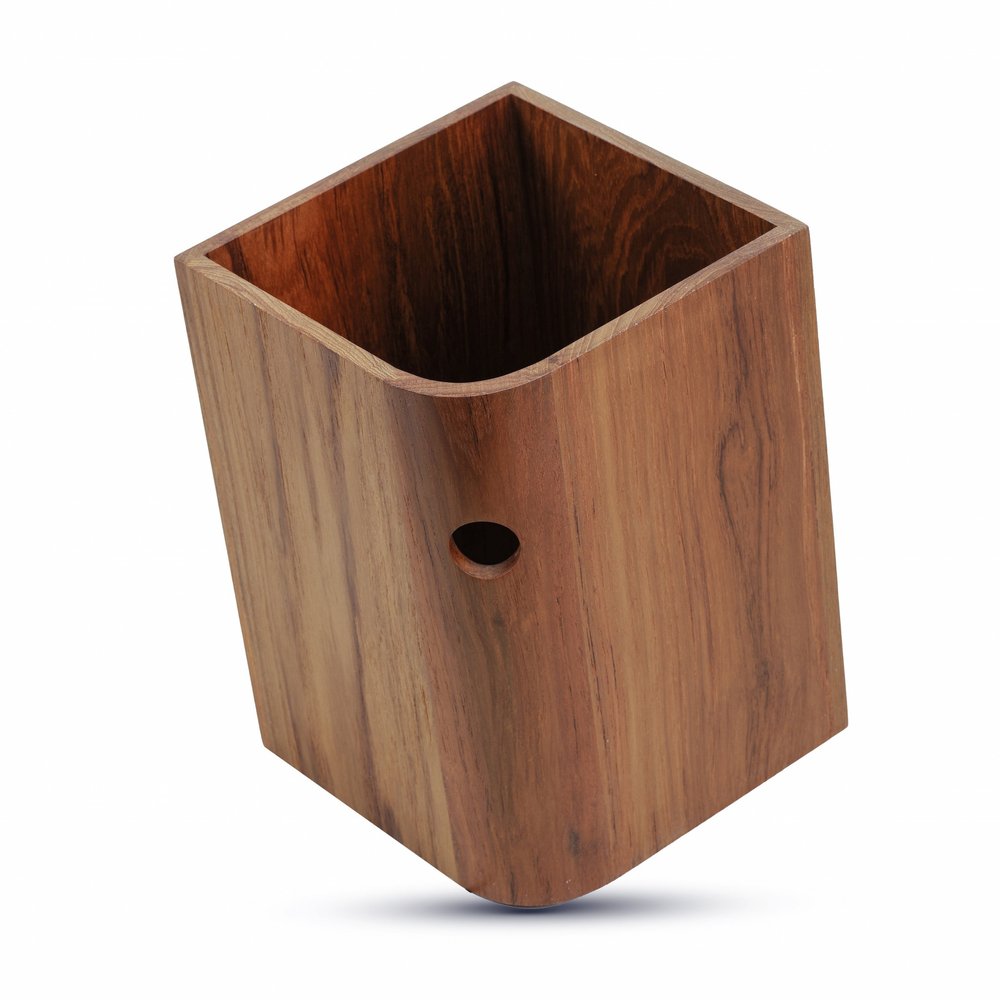 Cesta de basura de teca auténtica de diseño
