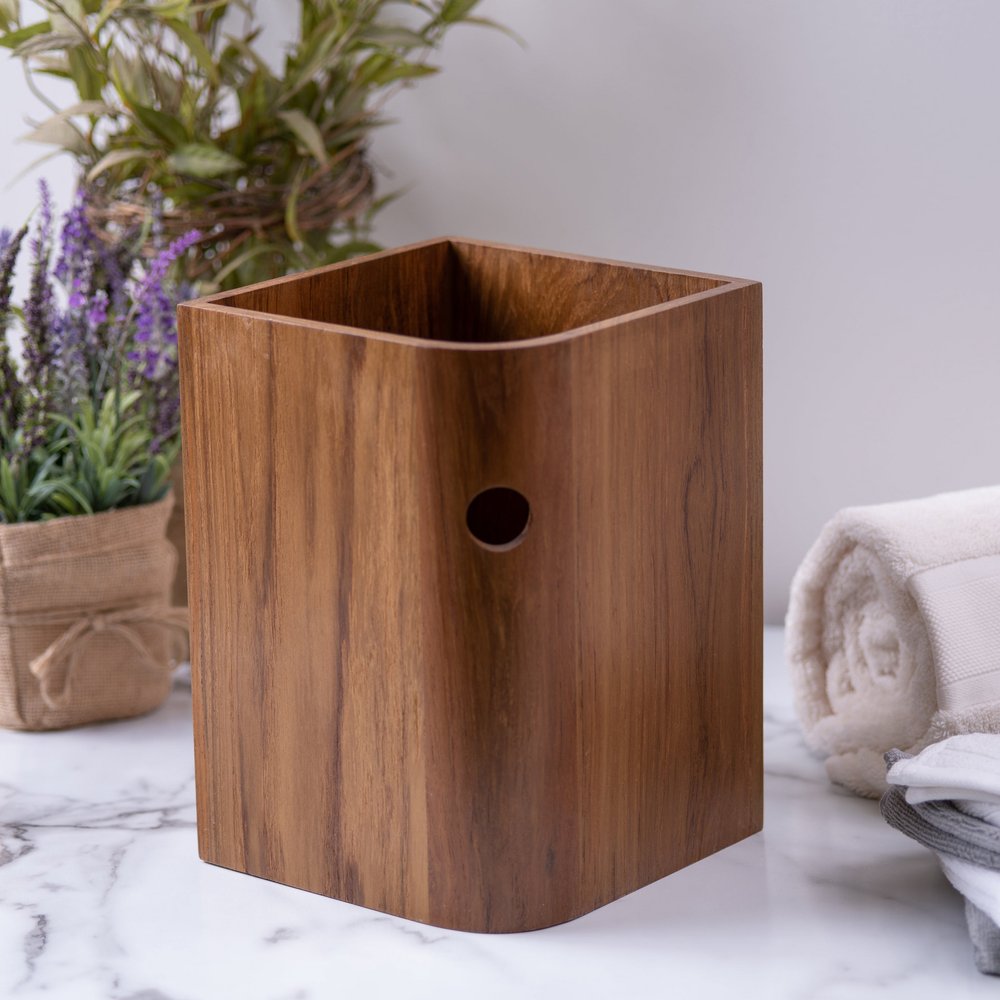 Cesta de basura de teca auténtica de diseño
