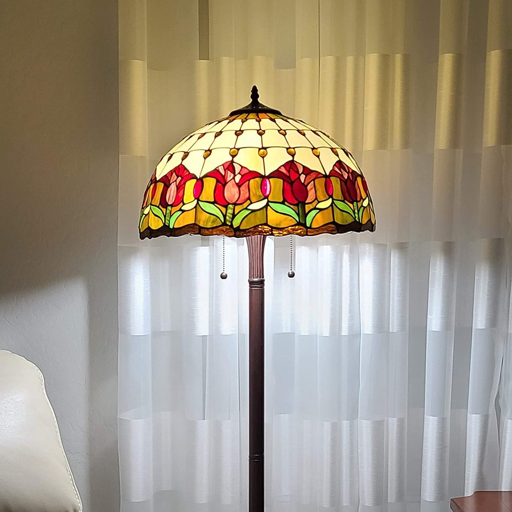 Lámpara de pie tradicional de 62" de dos luces en marrón con pantalla de cúpula de vidrio con flores rojas