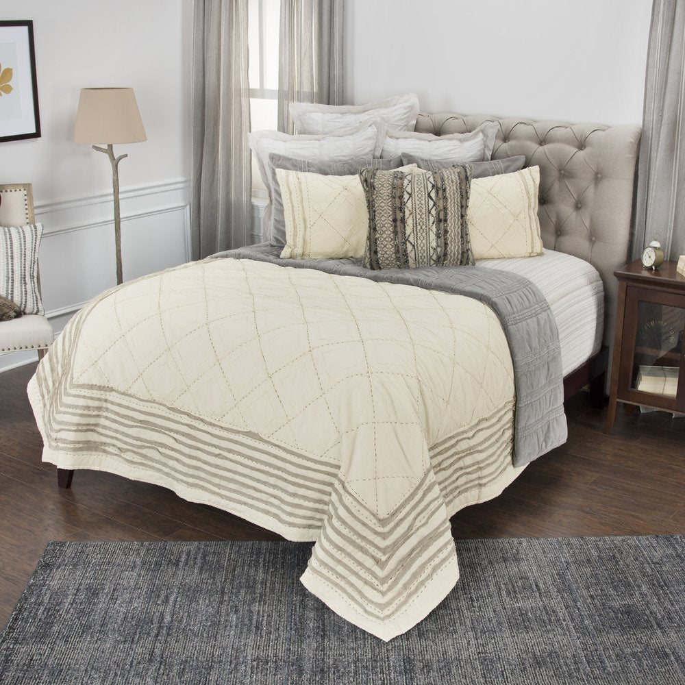 Ivory Geometric Queen Quilt