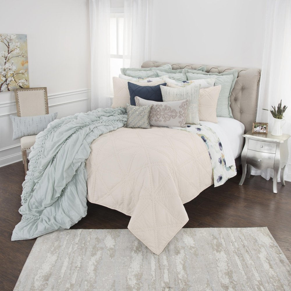 Set of Three Ivory Geometric Queen Quilt