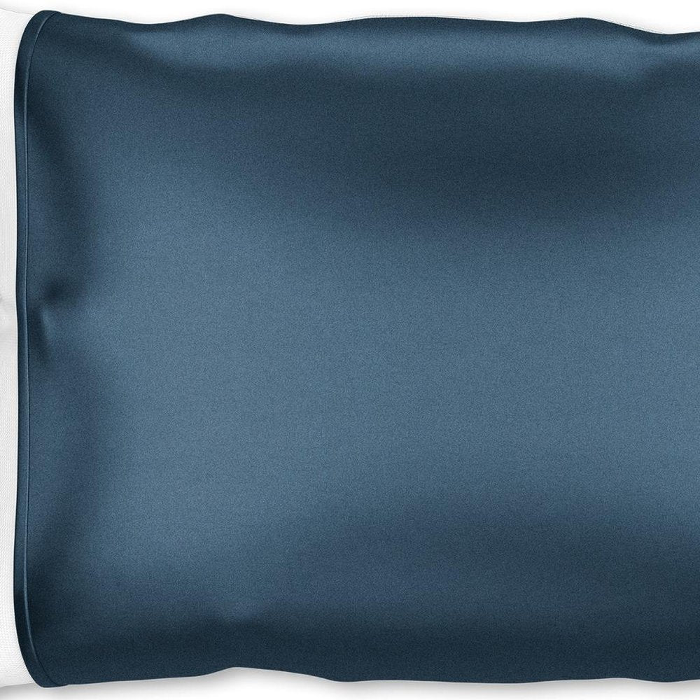 Funda de almohada de seda azul con extremos abiertos