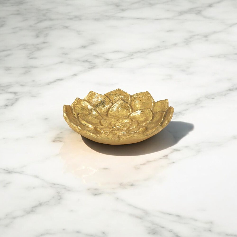 Bandeja de tocador de metal con forma de flor de loto dorada de 6" hecha a mano con hojas de loto