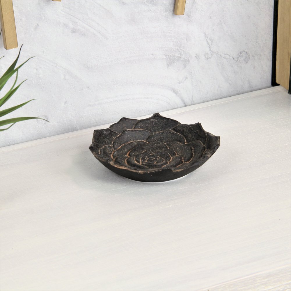 Bandeja de metal novedosa hecha a mano de 5" de color negro