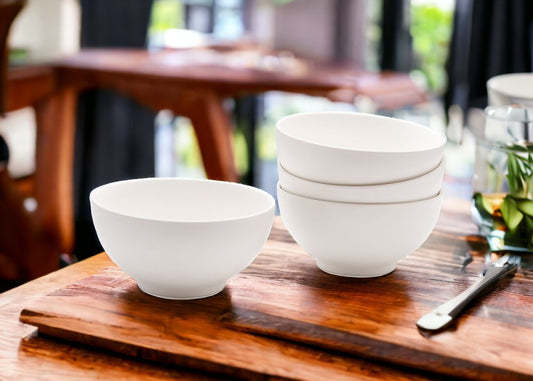 Servicio de porcelana blanca de cuatro piezas para juego de cuatro cuencos