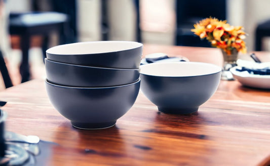 Servicio de porcelana de cuatro piezas azul y blanco para juego de cuatro cuencos