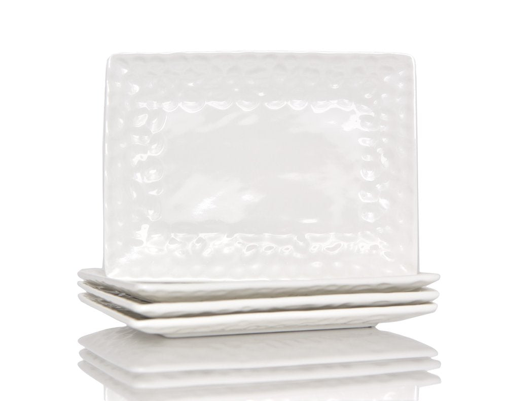 Juego de seis platos llanos de porcelana blanca con diseño de guijarros rectangulares.