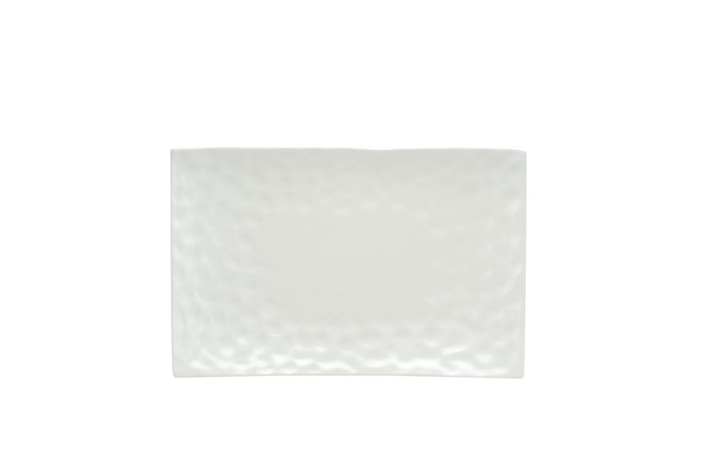 Juego de seis platos de ensalada de porcelana blanca rectangular con diseño de guijarros.