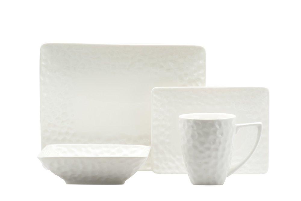 Juego de seis platos de ensalada de porcelana blanca rectangular con diseño de guijarros.
